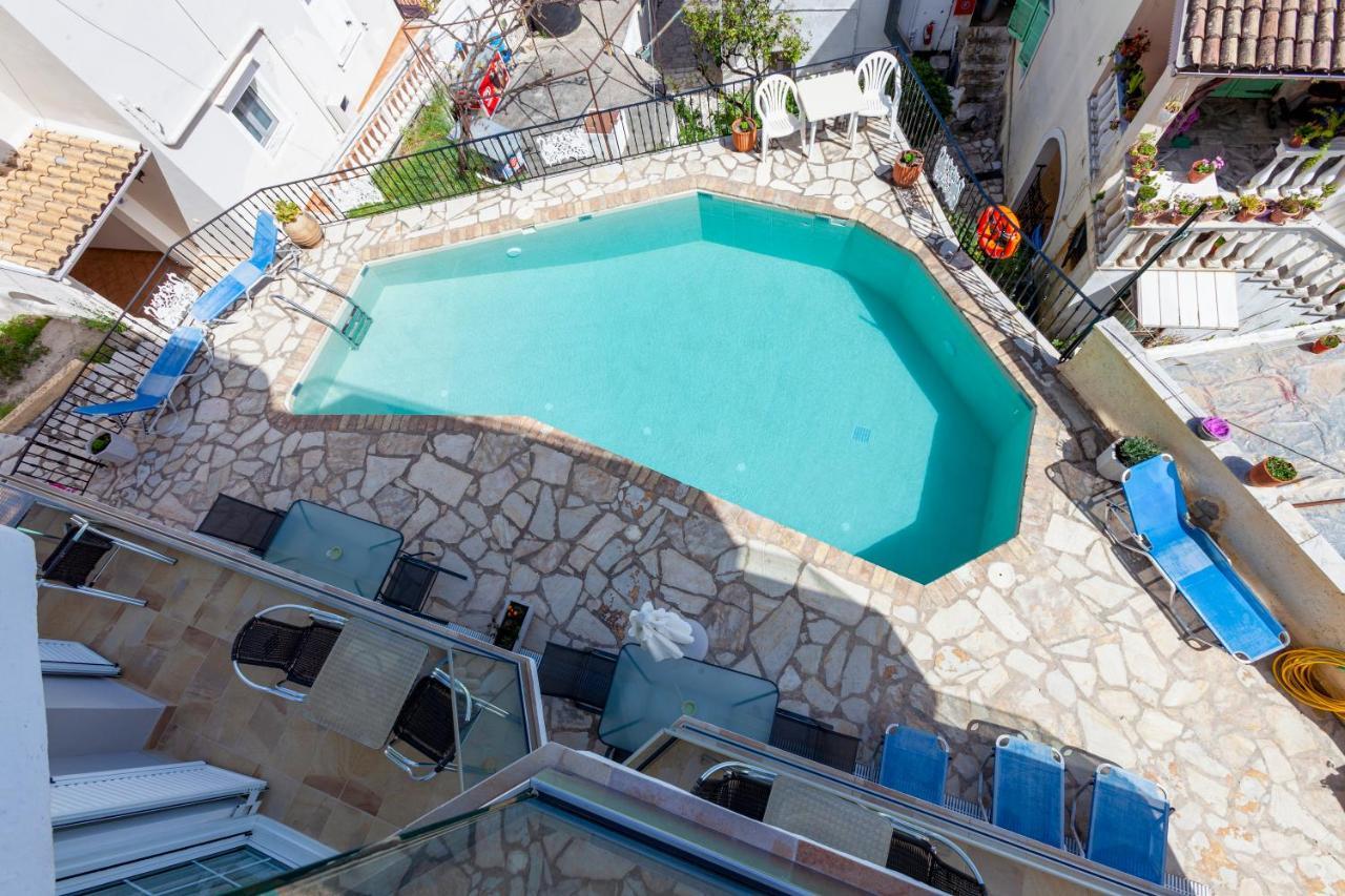 Aparthotel Limani *
